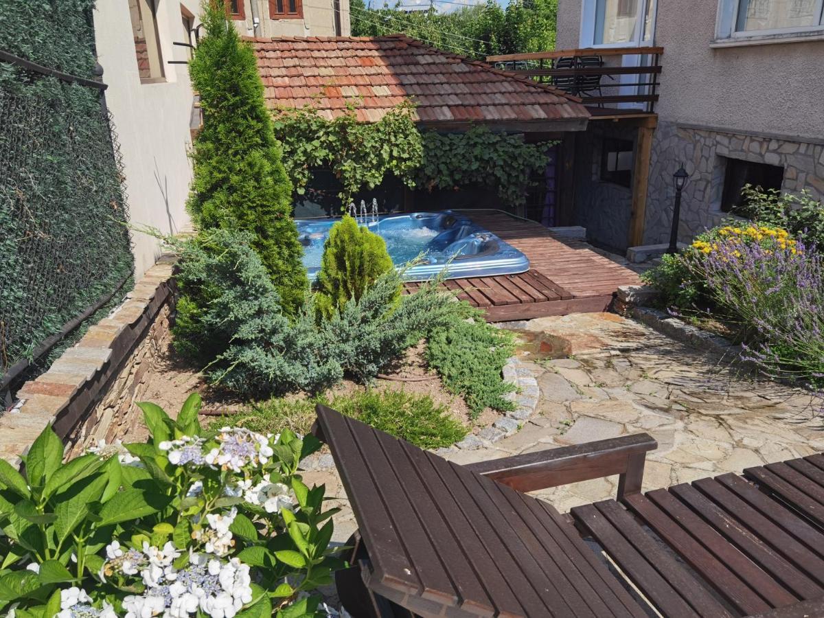 Mira Guest House Dobrinischte Exterior foto